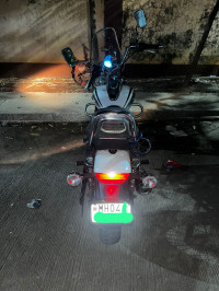 White Bajaj Avenger Cruise 220