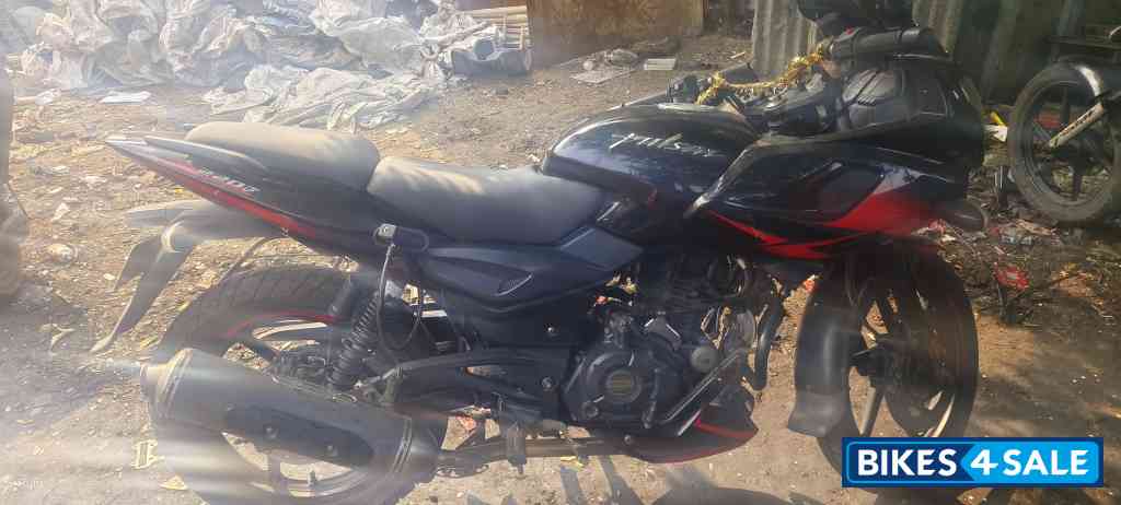 Bajaj Pulsar 220F