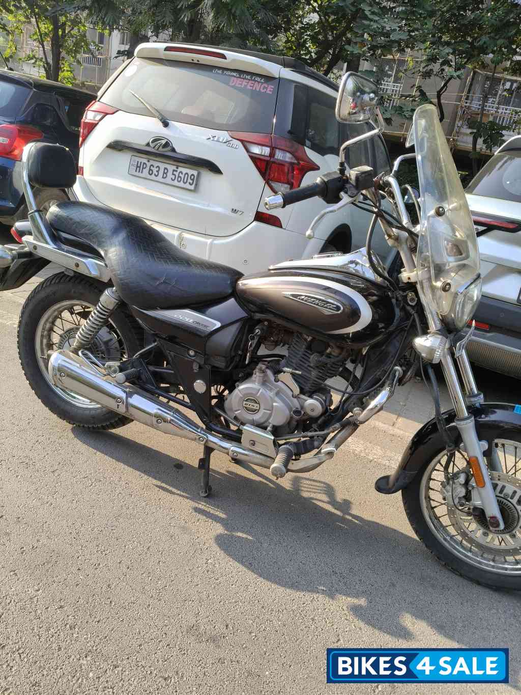 Black Bajaj Avenger Cruise 220 BS6