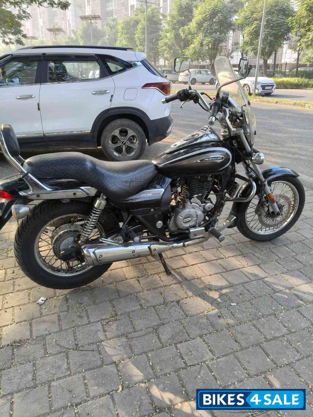 Black Bajaj Avenger Cruise 220 BS6