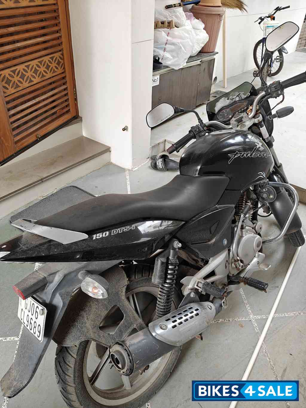 Black Bajaj Pulsar 150 DTSi Black Bajaj Pulsar 150 DTSi