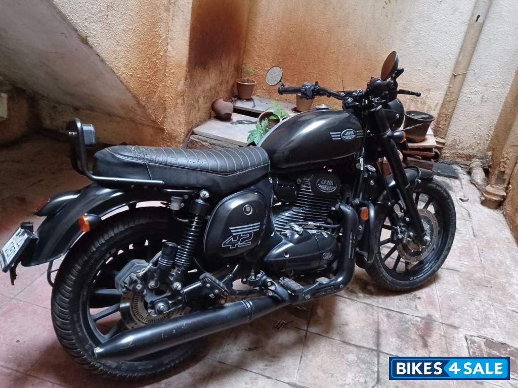 Jawa 42 Dual Channel ABS AllStar Black