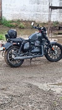 Yezdi Roadster Dark 2022 Model