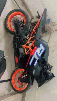 Black KTM RC 200