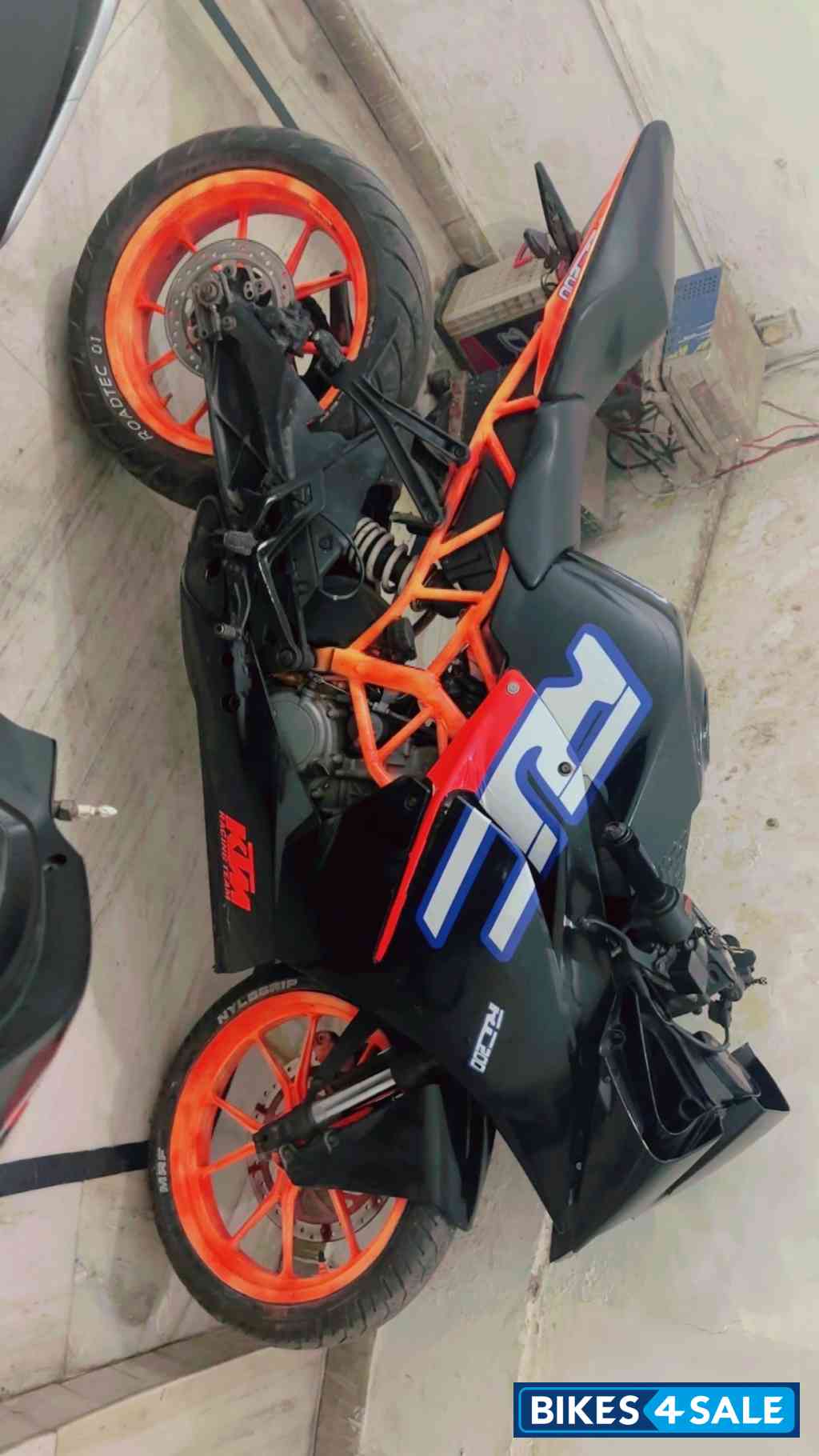 Black KTM RC 200