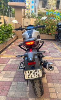 Mat Light Grey Metallic Yamaha MT-15