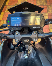 Mat Light Grey Metallic Yamaha MT-15