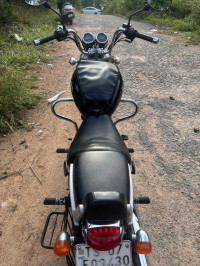 Black Royal Enfield Thunderbird 500