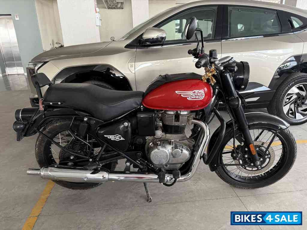 Red Royal Enfield Bullet 350