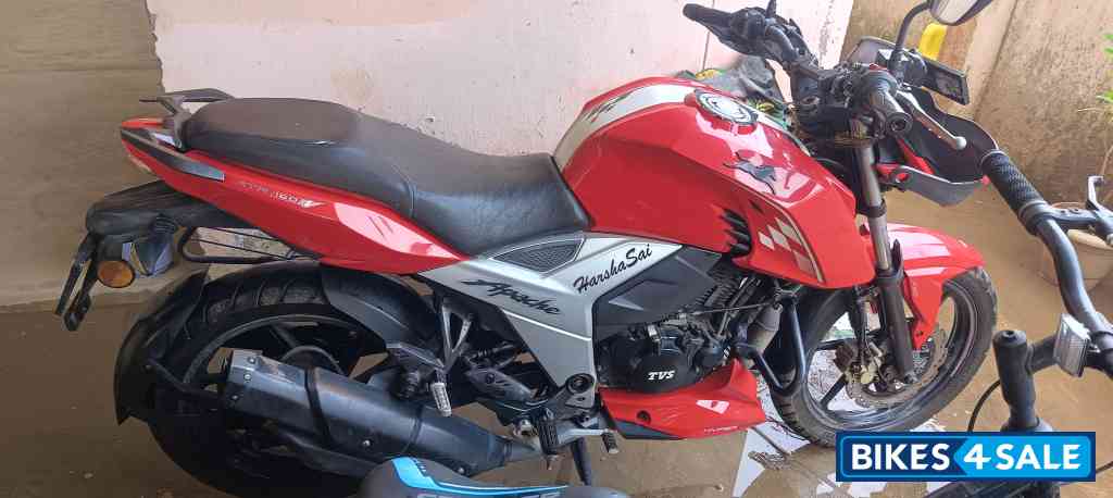 Red TVS Apache RTR 160 4V