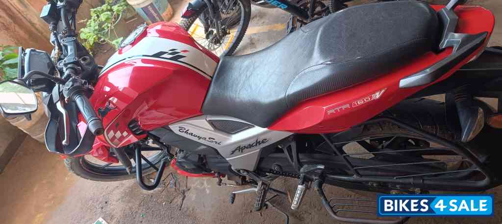 Red TVS Apache RTR 160 4V