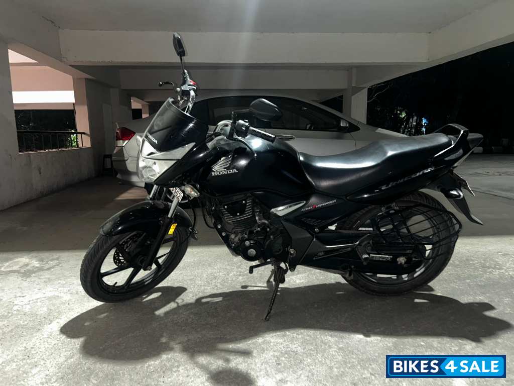 Black Honda Unicorn 160 BS6