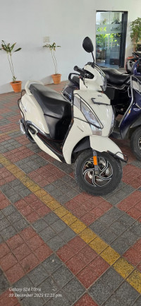 White TVS Jupiter 125