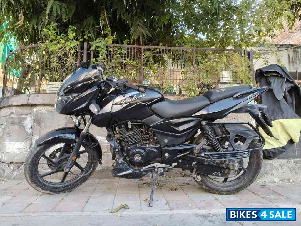 Bajaj Pulsar 125 Carbon Fibre Disc Split Seat
