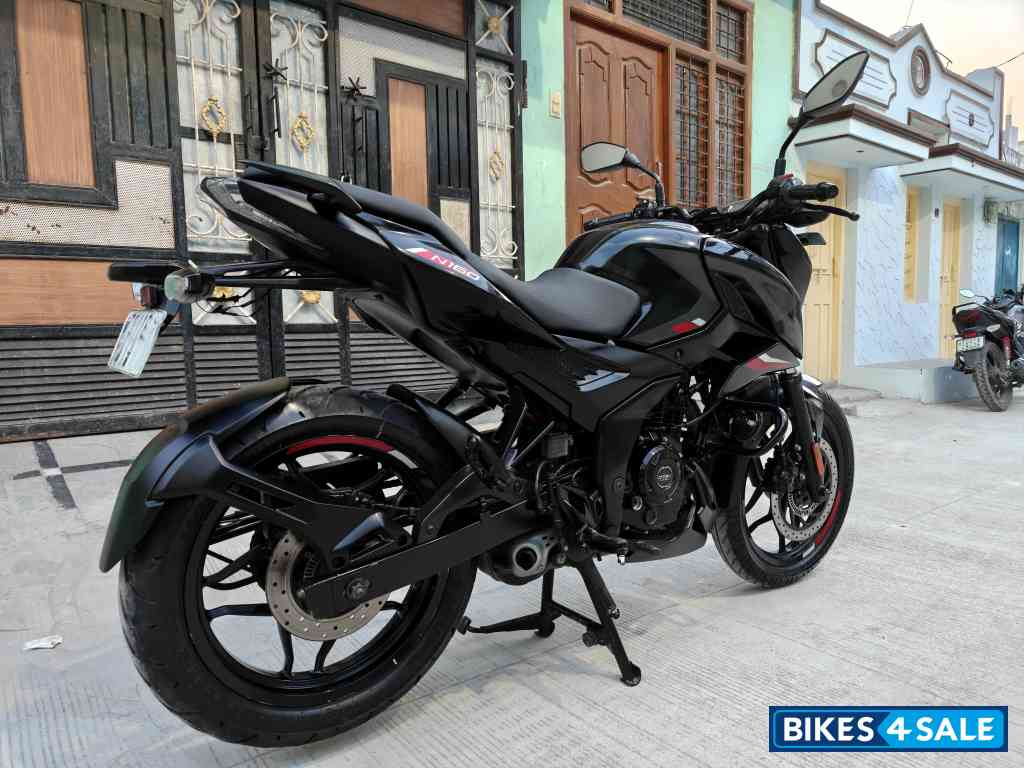 Brooklyn Black Bajaj Pulsar N160 Dual Channel ABS