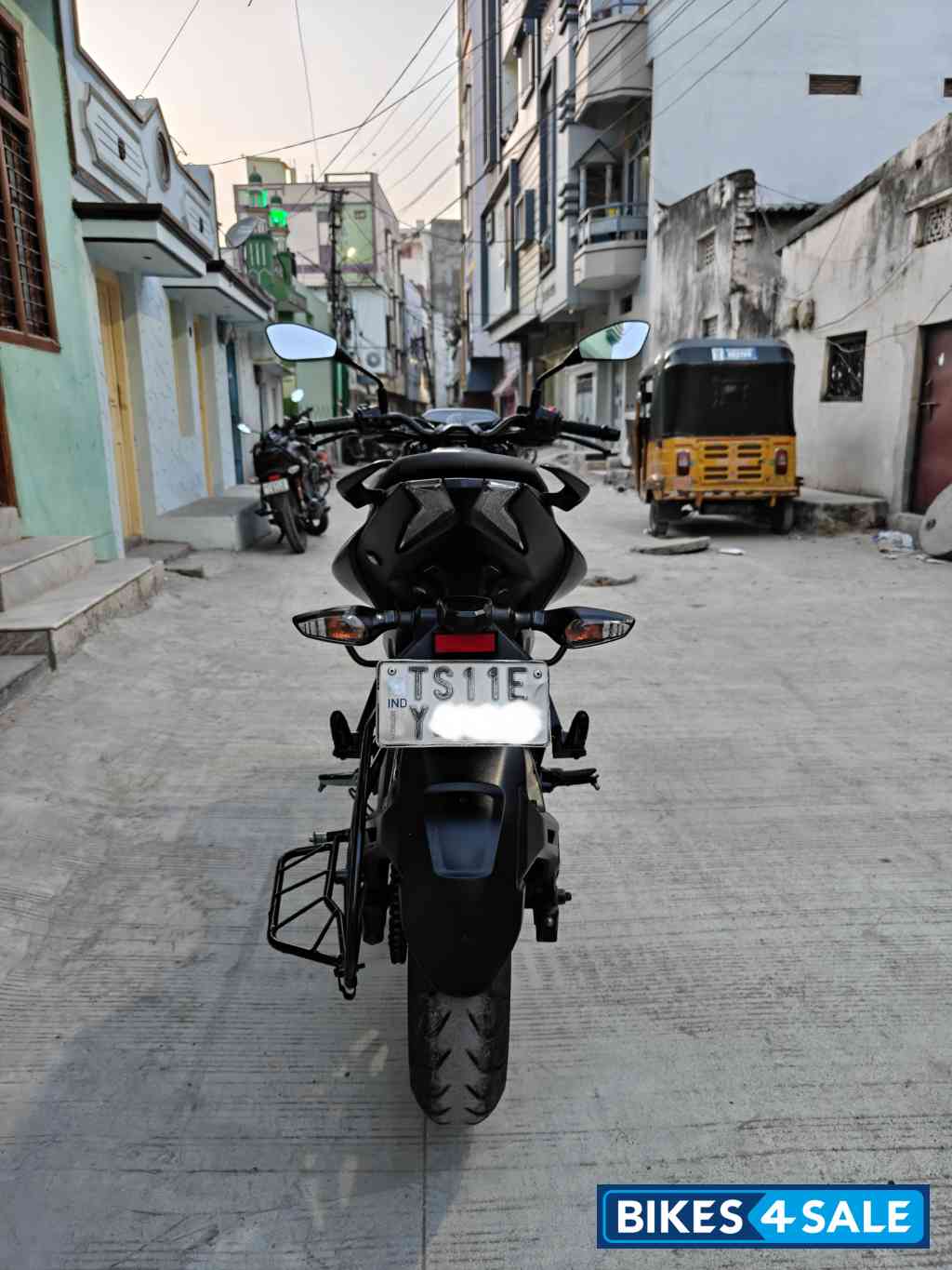 Brooklyn Black Bajaj Pulsar N160 Dual Channel ABS