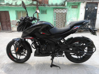 Brooklyn Black Bajaj Pulsar N160 Dual Channel ABS