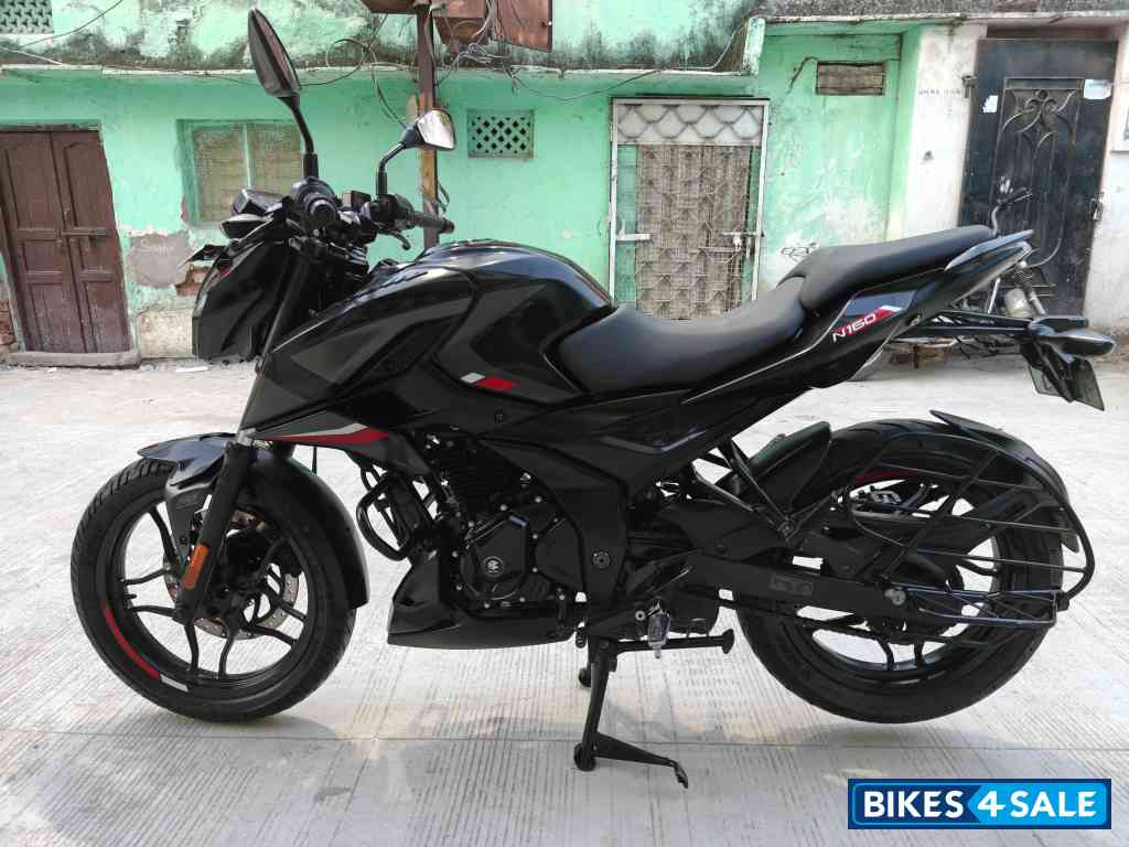 Brooklyn Black Bajaj Pulsar N160 Dual Channel ABS