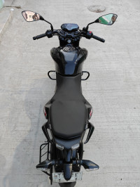 Brooklyn Black Bajaj Pulsar N160 Dual Channel ABS