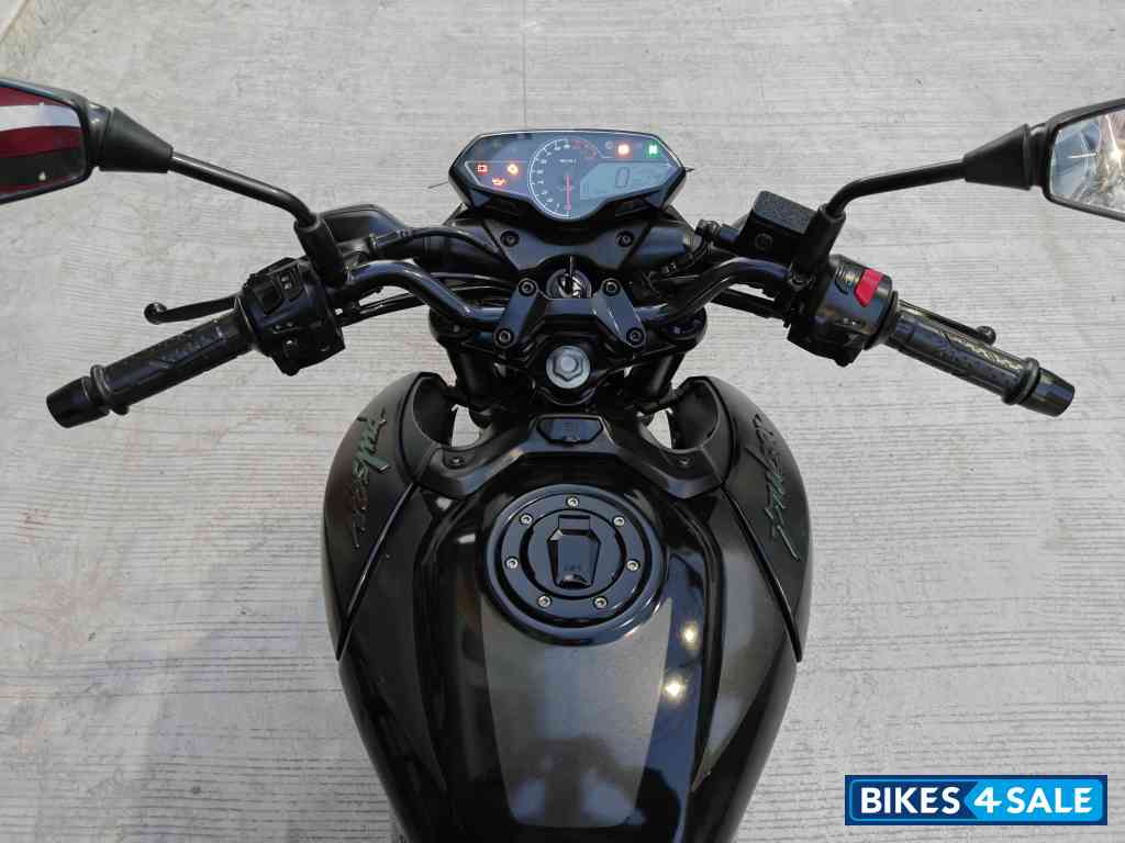 Brooklyn Black Bajaj Pulsar N160 Dual Channel ABS