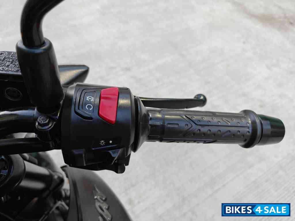 Brooklyn Black Bajaj Pulsar N160 Dual Channel ABS