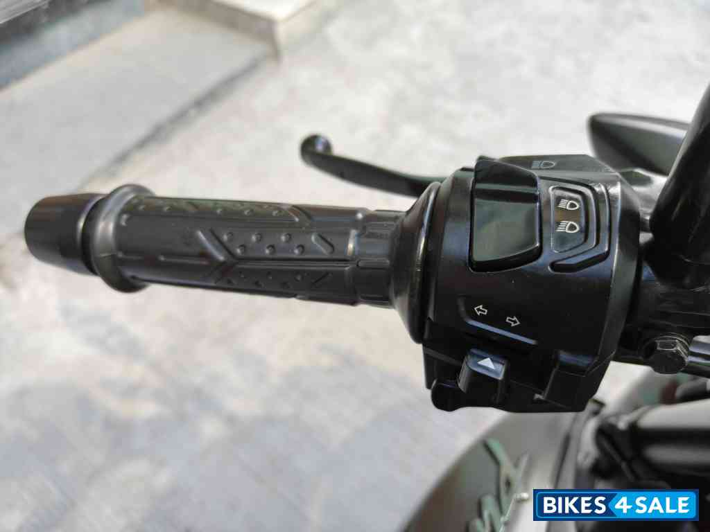 Brooklyn Black Bajaj Pulsar N160 Dual Channel ABS