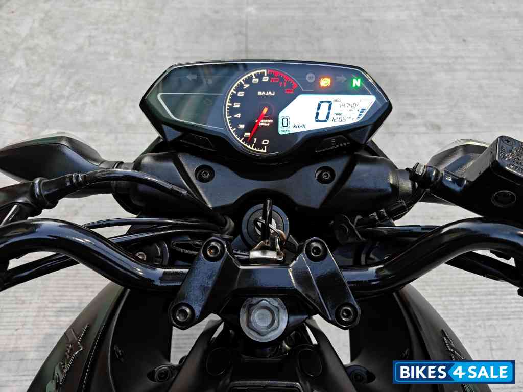 Brooklyn Black Bajaj Pulsar N160 Dual Channel ABS