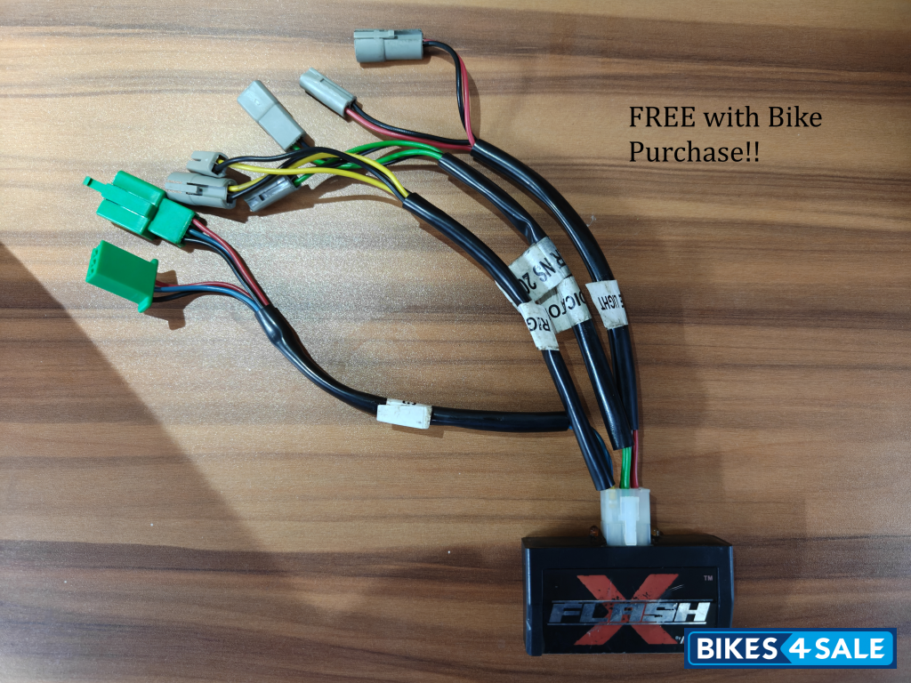 Brooklyn Black Bajaj Pulsar N160 Dual Channel ABS