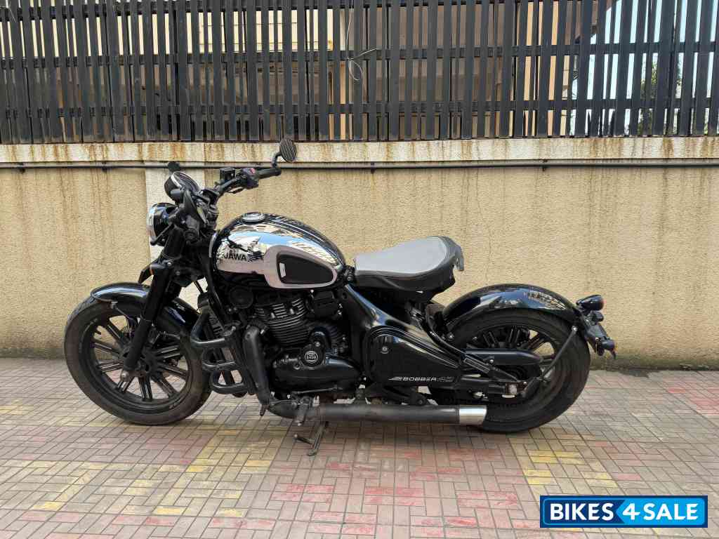 Chrome, Black Jawa 42 Bobber Dual Channel ABS