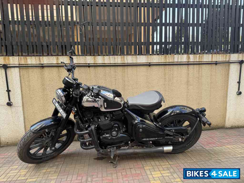 Chrome, Black Jawa 42 Bobber Dual Channel ABS Chrome, Black Jawa 42 Bobber Dual Channel ABS