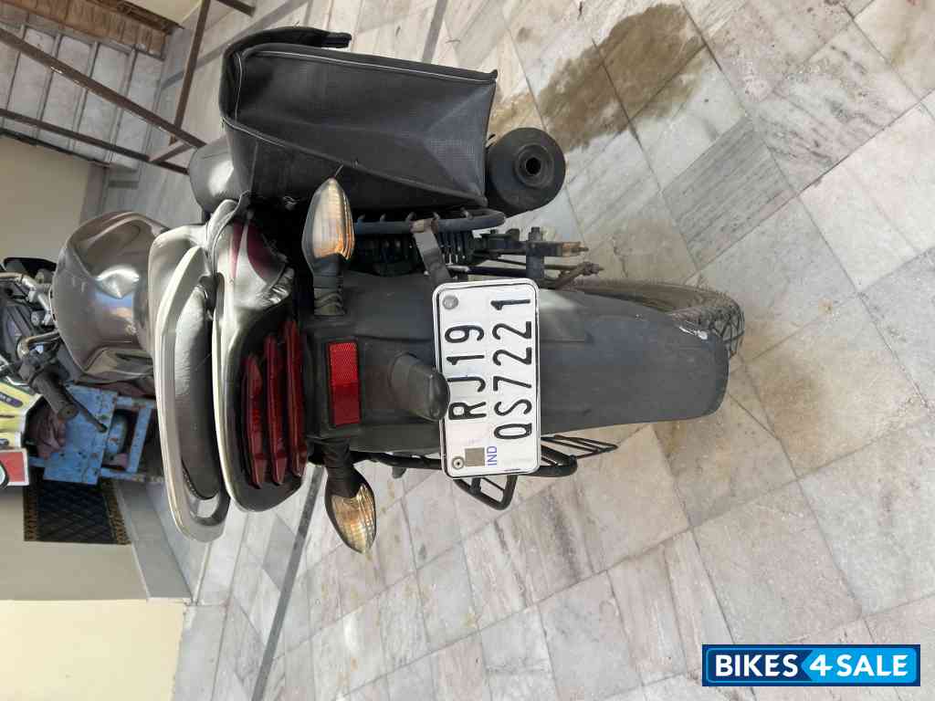 Black Magenta Bajaj Discover 125M Black Magenta Bajaj Discover 125M