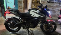 White Bajaj Pulsar 200 NS
