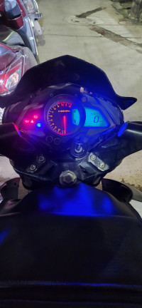 White Bajaj Pulsar 200 NS