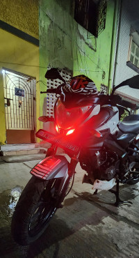 White Bajaj Pulsar 200 NS
