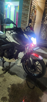 White Bajaj Pulsar 200 NS