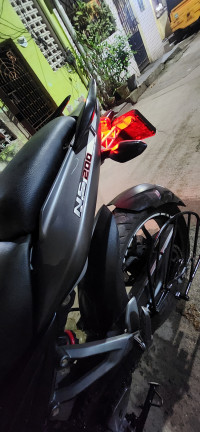 White Bajaj Pulsar 200 NS