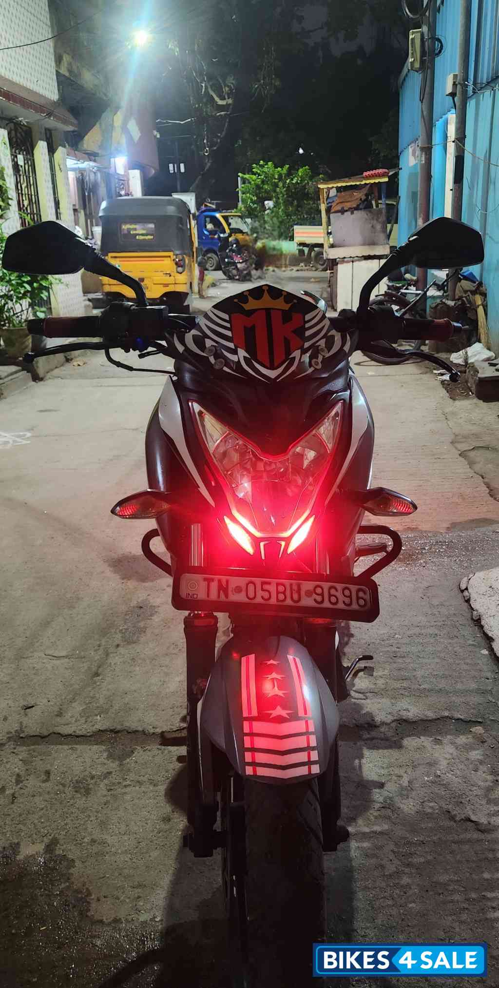 White Bajaj Pulsar 200 NS