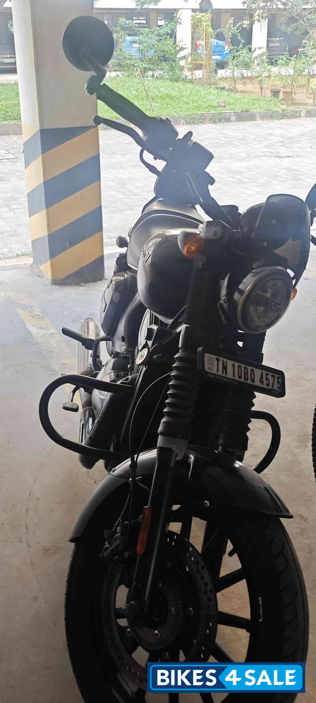 Roadster Dark Yezdi Roadster Dark