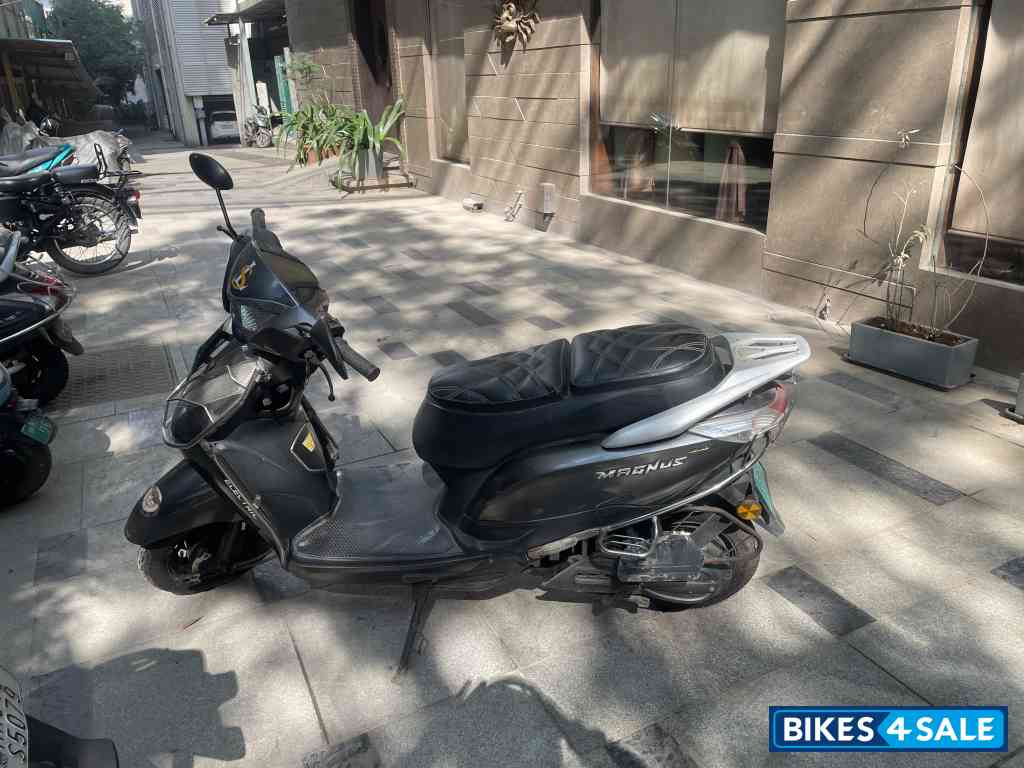 Graphite Black Ampere Magnus Pro