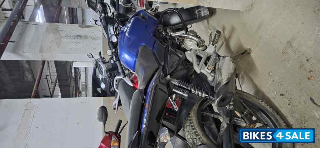 Blue Bajaj Pulsar 135LS