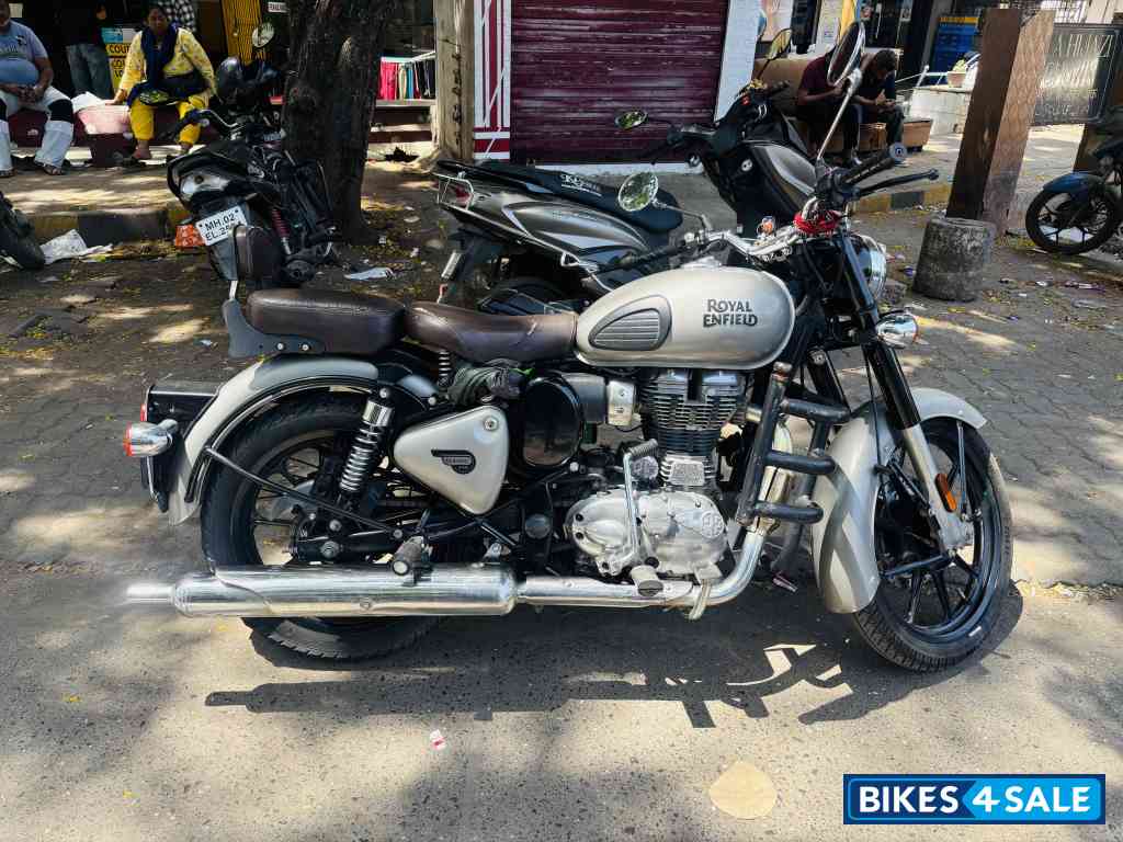 Gun Metal Grey Royal Enfield Classic Gunmetal Grey