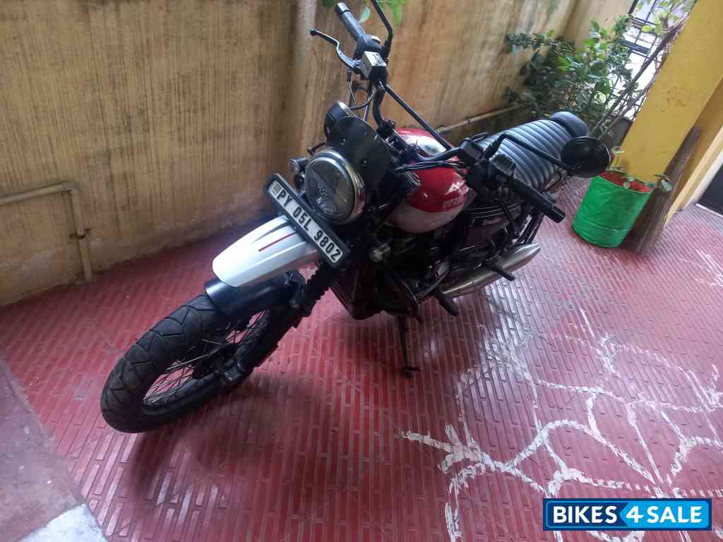 Yezdi Scrambler Dual Tone