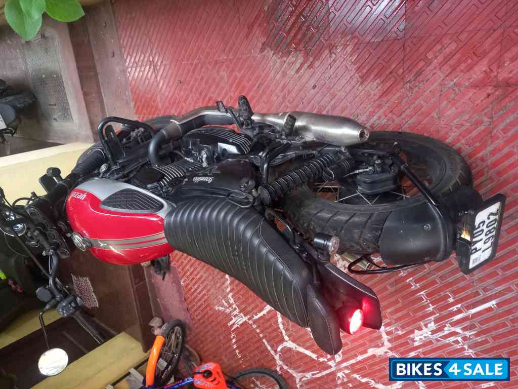 Yezdi Scrambler Dual Tone