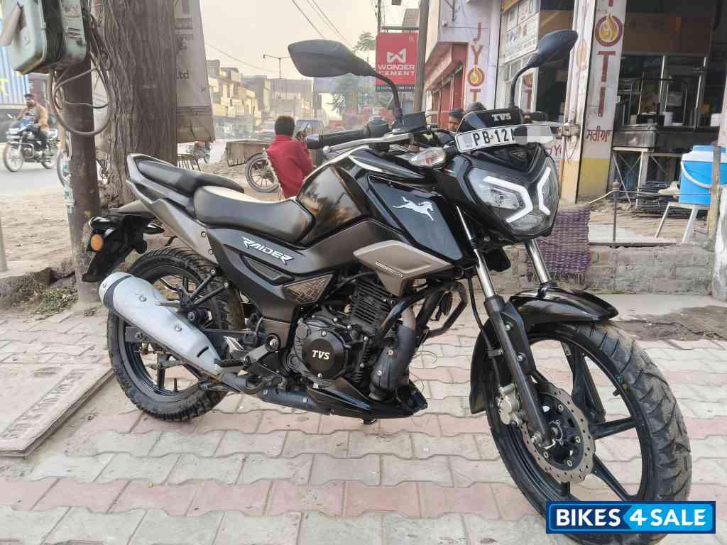 TVS Raider Split Seat