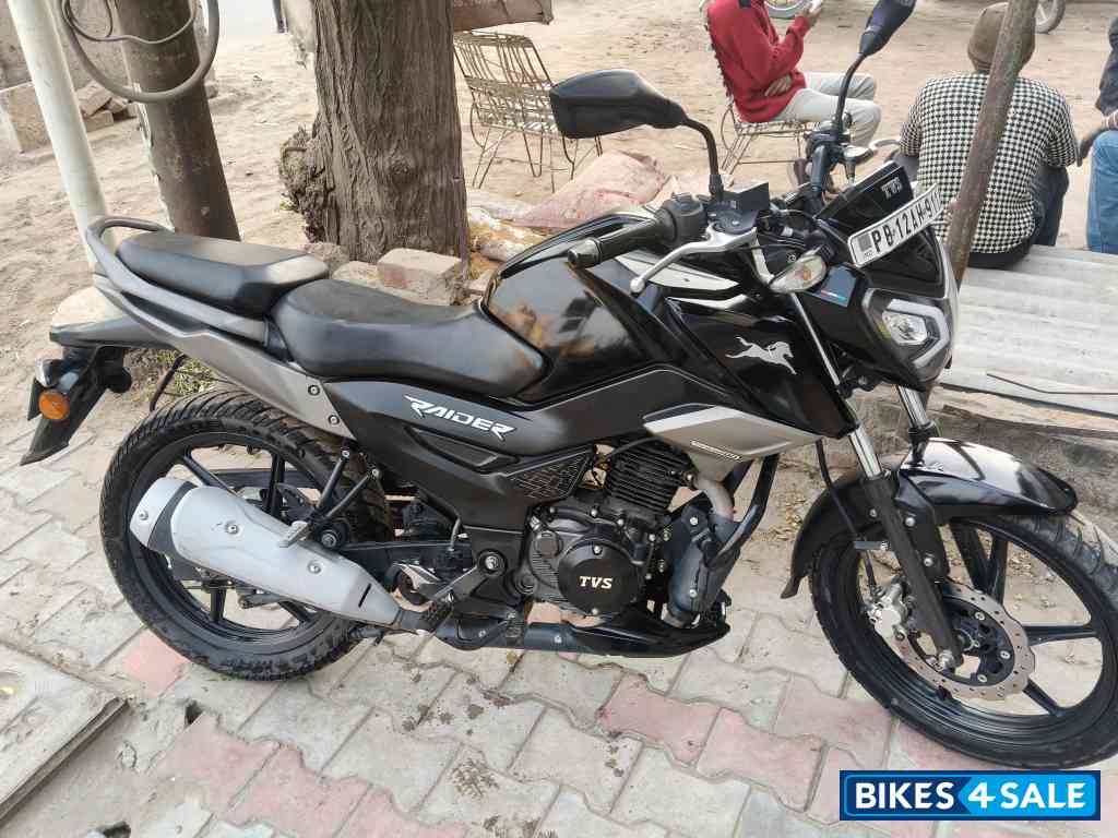 TVS Raider Split Seat