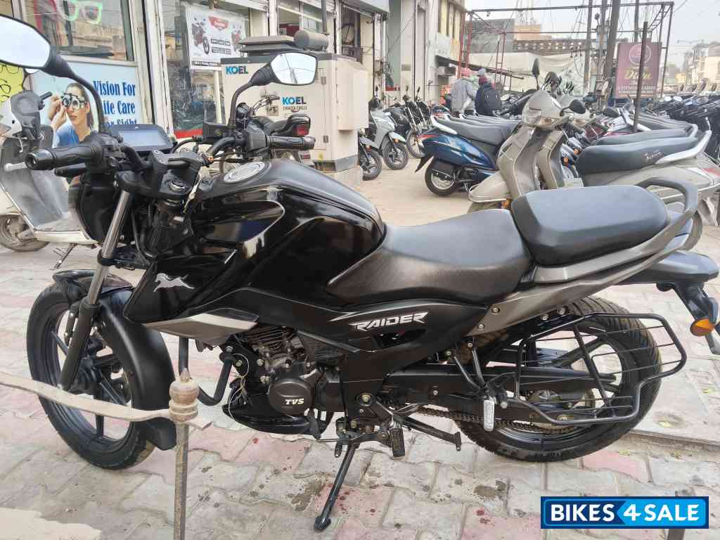 TVS Raider Split Seat