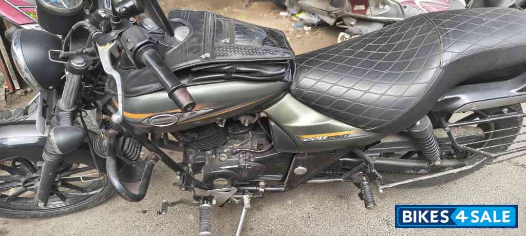 Green Bajaj Avenger Street 220