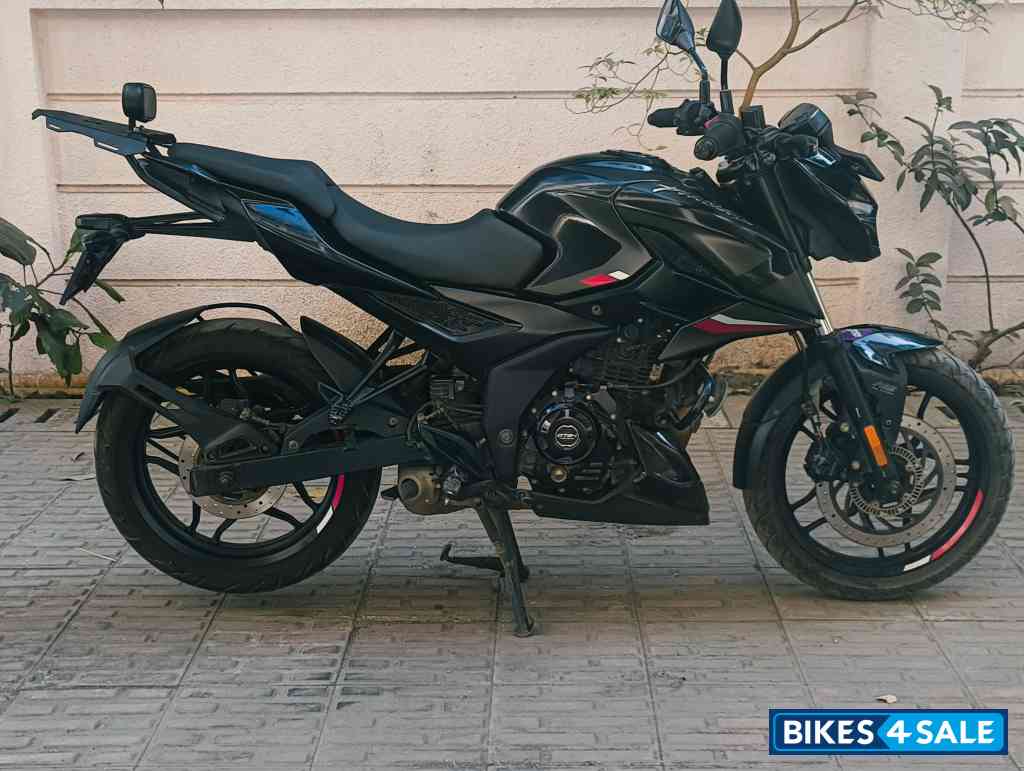 Black Bajaj Pulsar N160 Dual Channel ABS