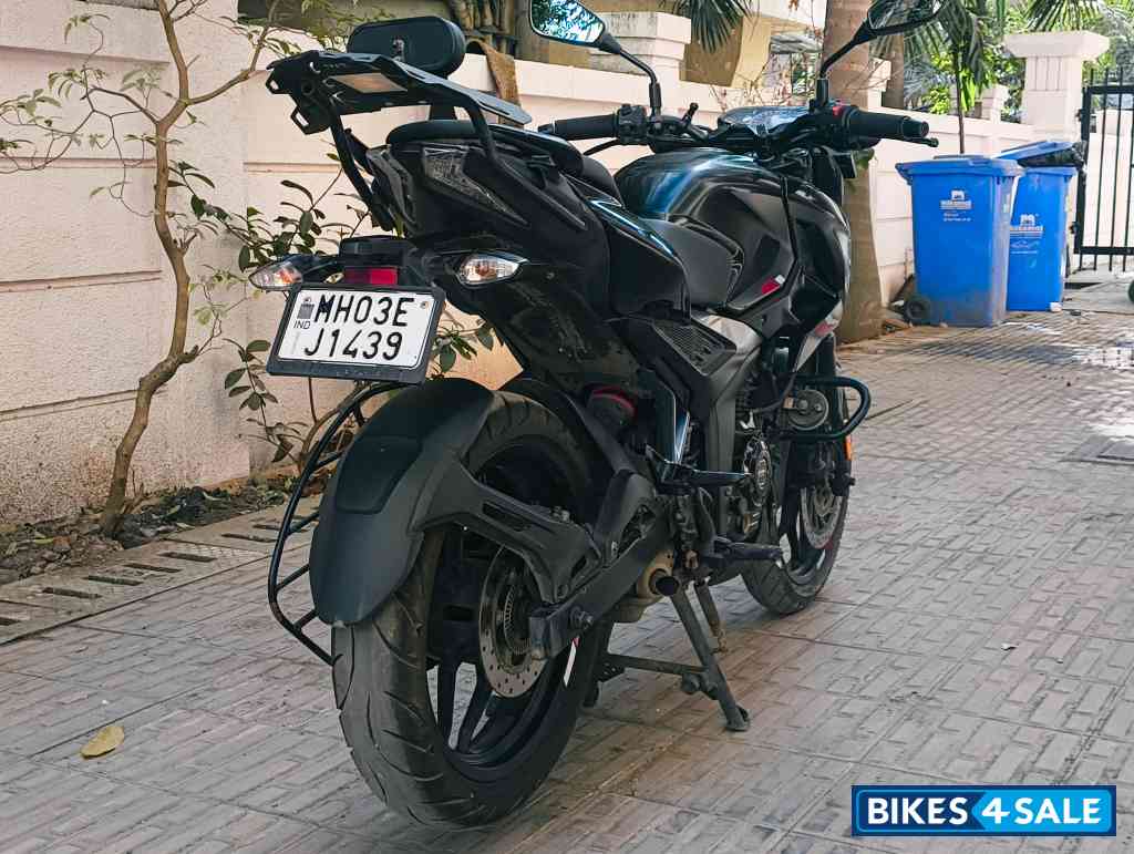 Black Bajaj Pulsar N160 Dual Channel ABS