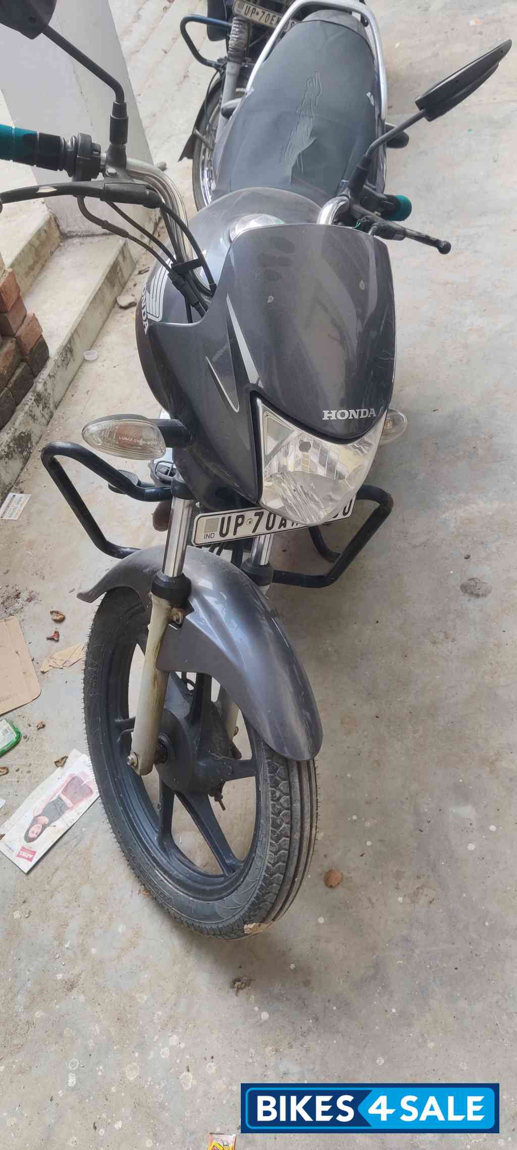 Grey Honda Shine 125